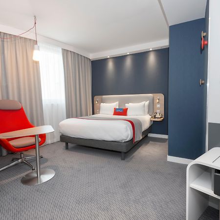 Holiday Inn Express Paris - Velizy By Ihg Bagian luar foto