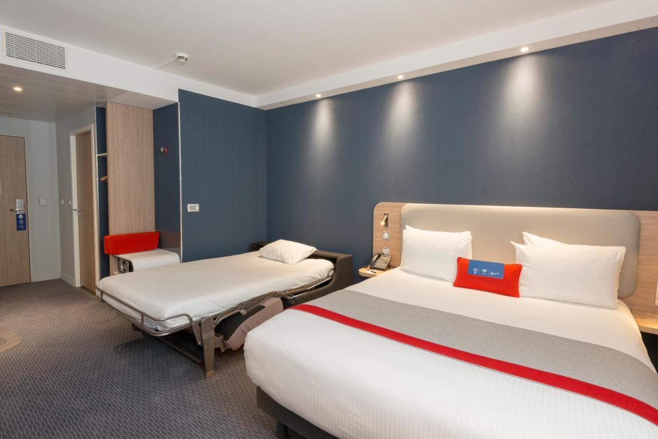 Holiday Inn Express Paris - Velizy By Ihg Bagian luar foto