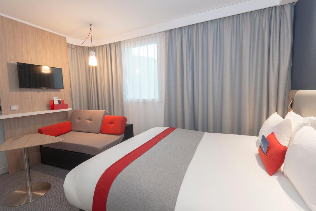 Holiday Inn Express Paris - Velizy By Ihg Bagian luar foto
