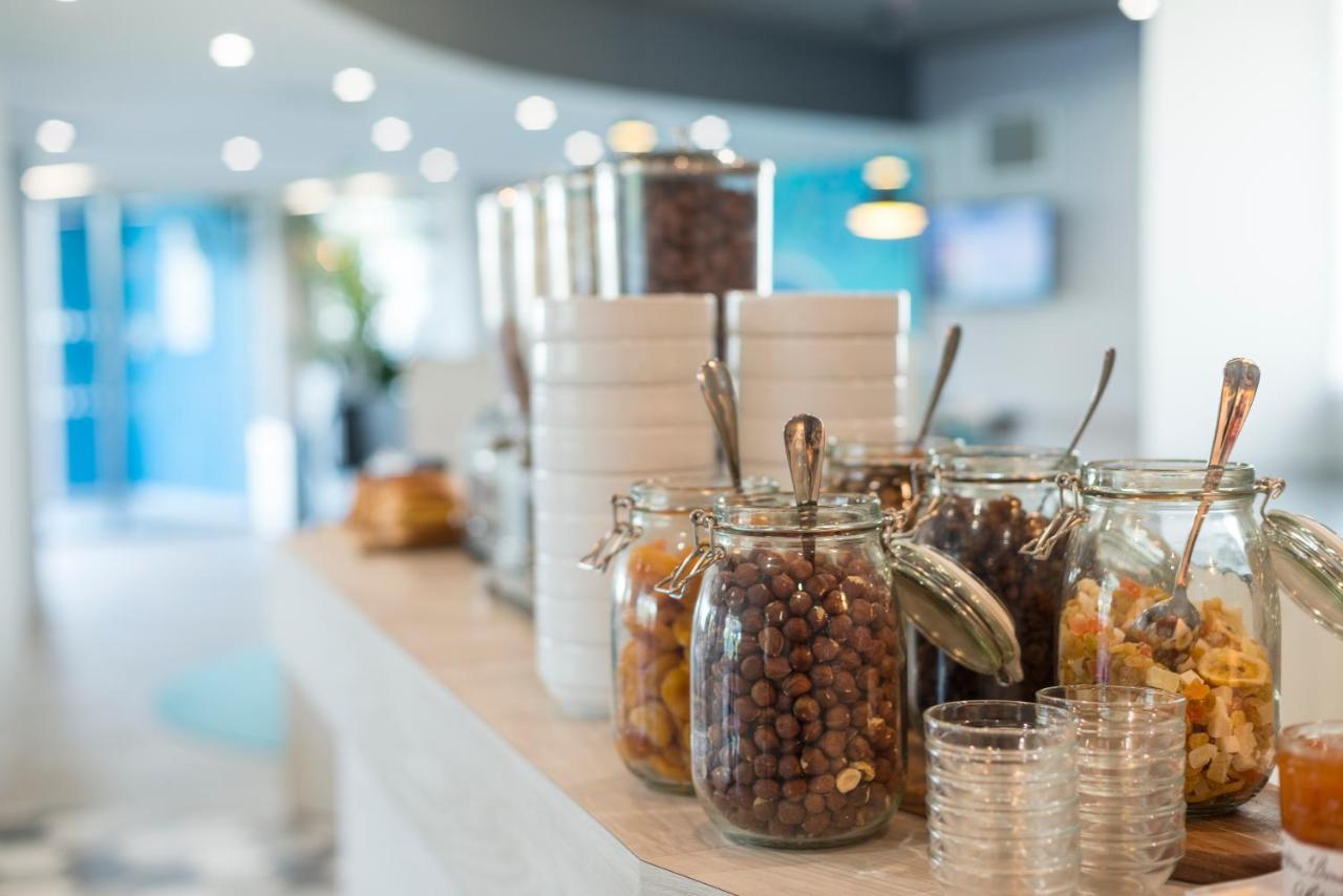 Holiday Inn Express Paris - Velizy By Ihg Bagian luar foto