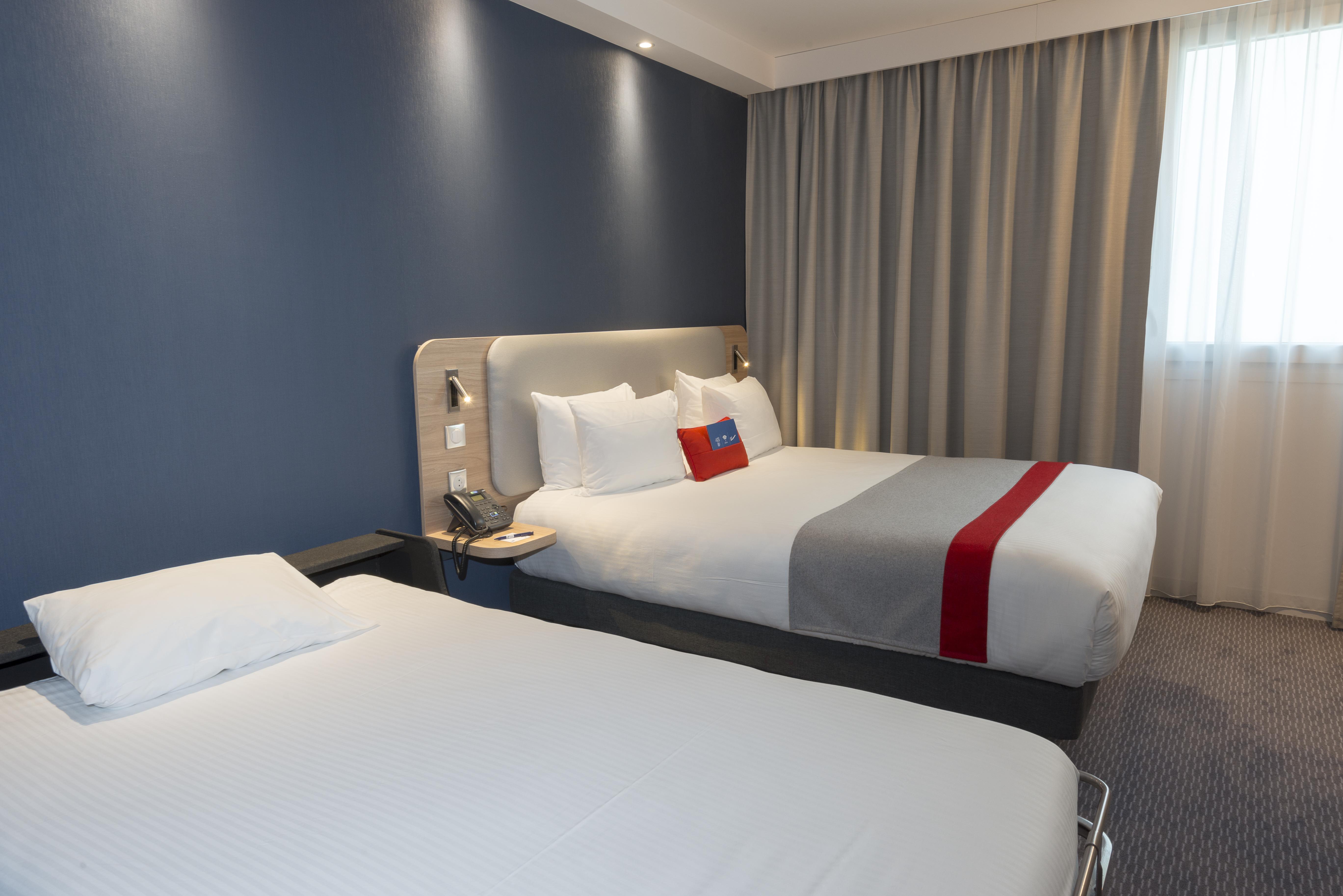 Holiday Inn Express Paris - Velizy By Ihg Bagian luar foto