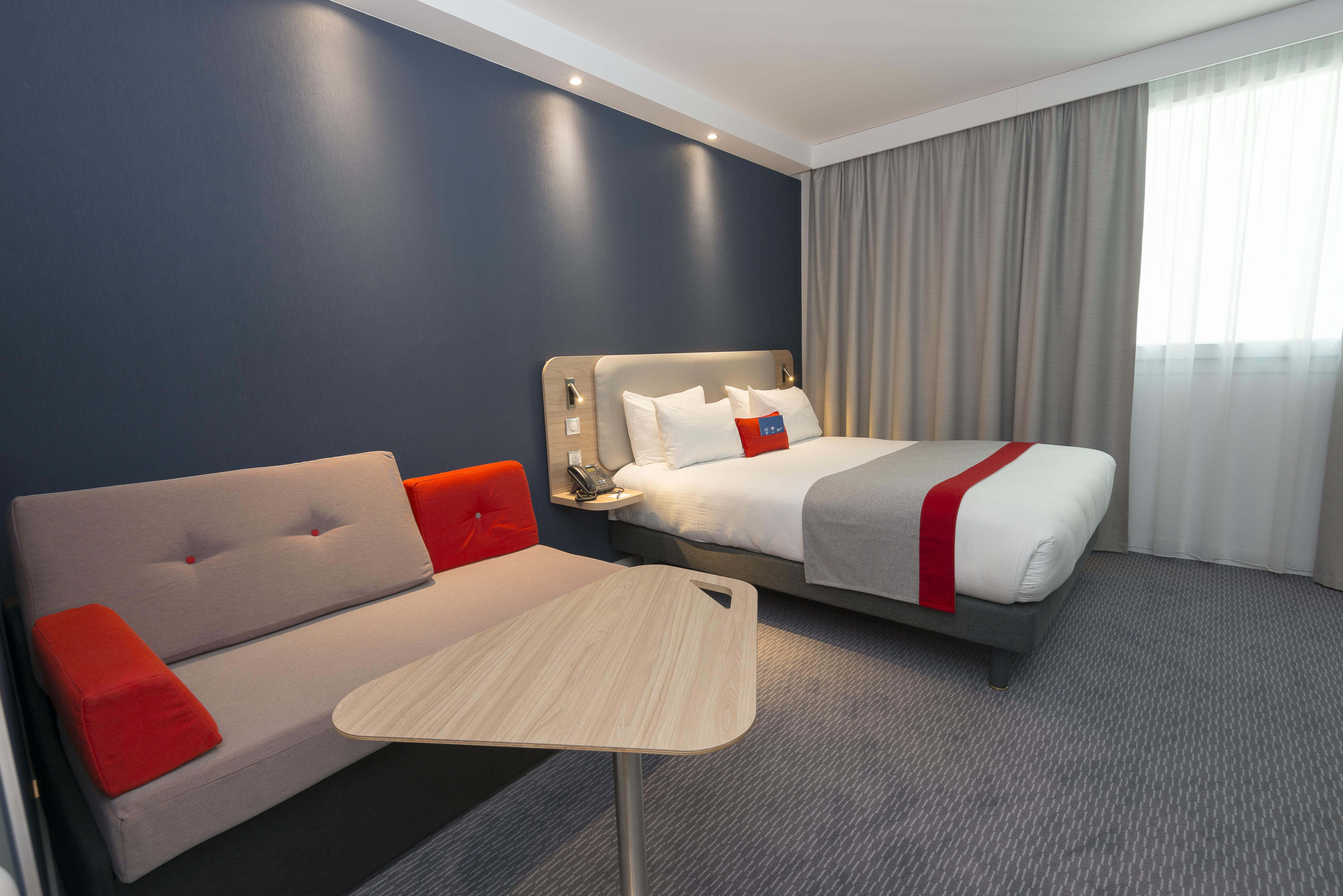 Holiday Inn Express Paris - Velizy By Ihg Bagian luar foto