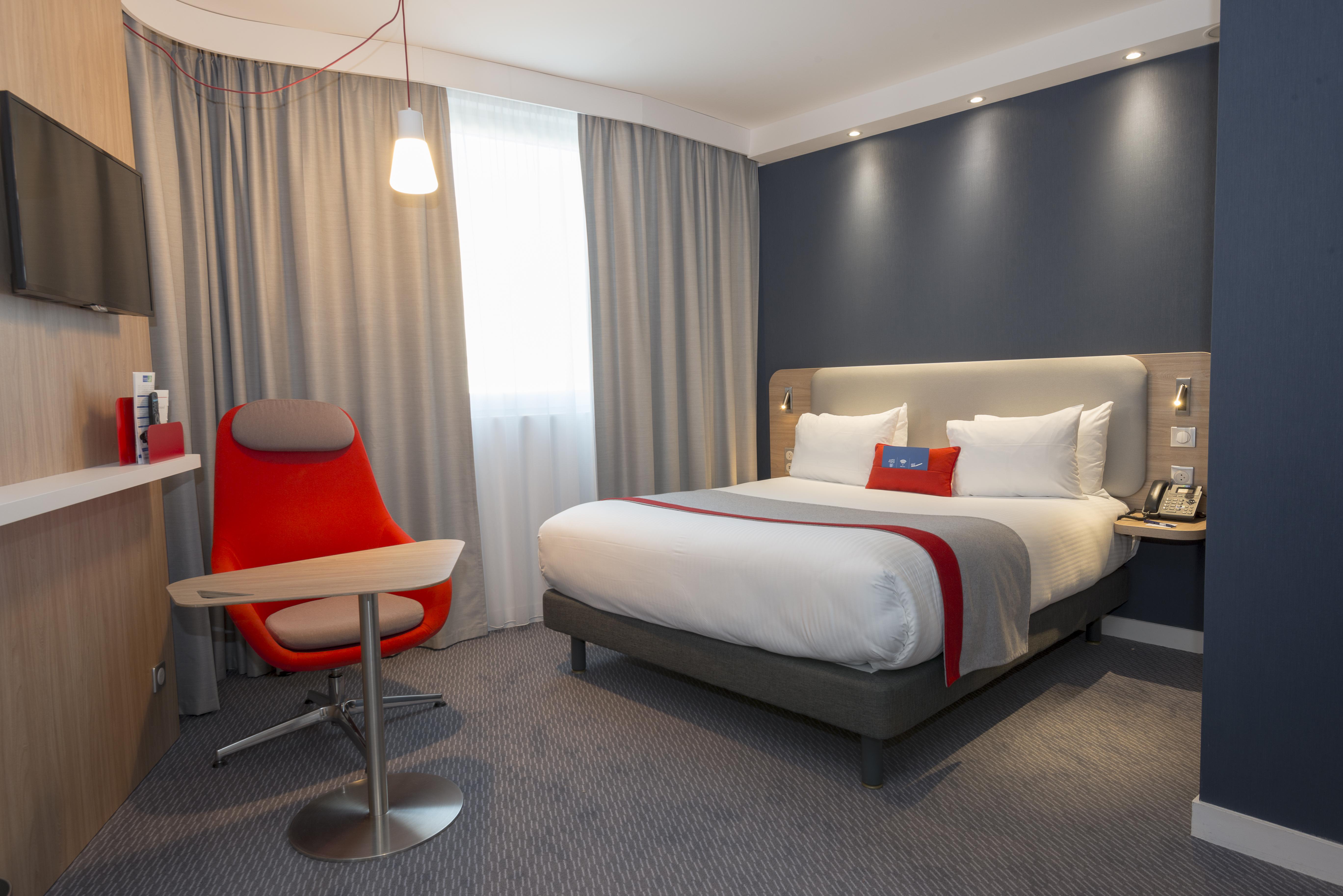 Holiday Inn Express Paris - Velizy By Ihg Bagian luar foto