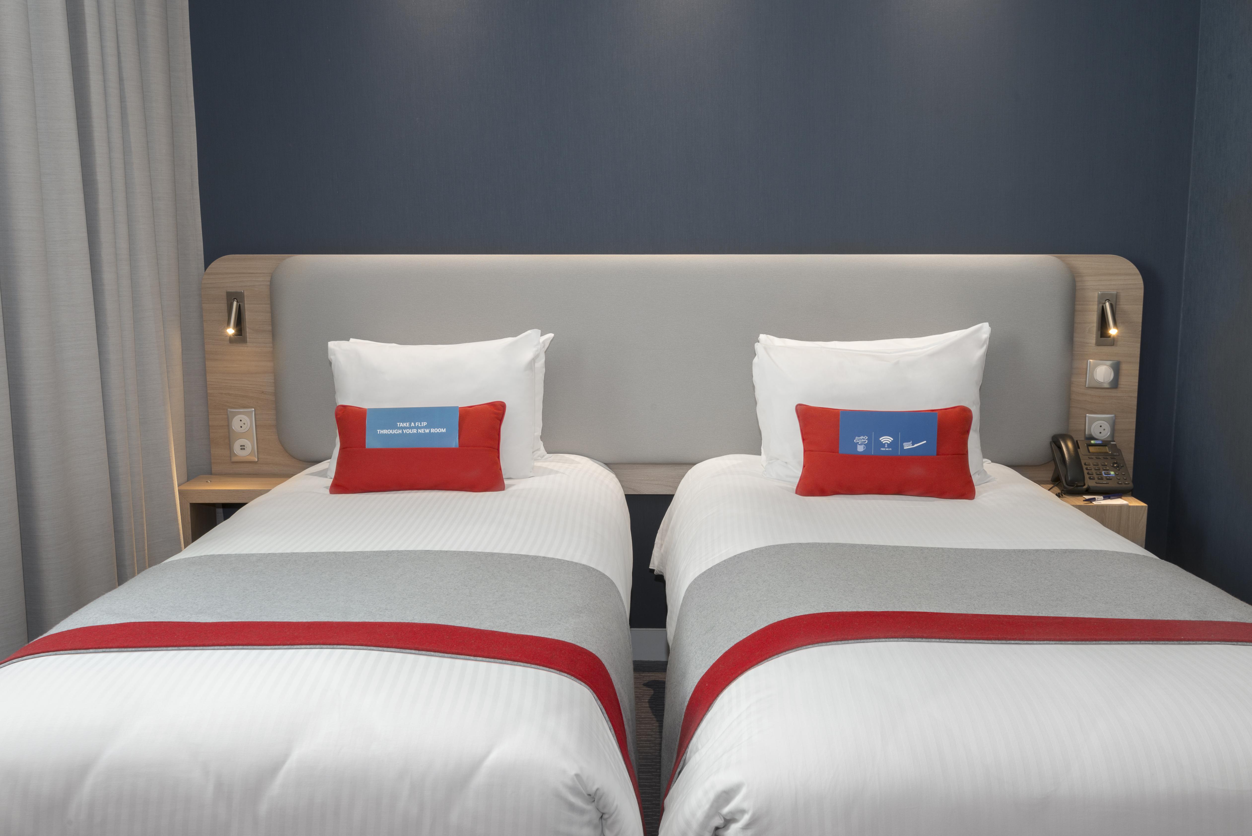 Holiday Inn Express Paris - Velizy By Ihg Bagian luar foto