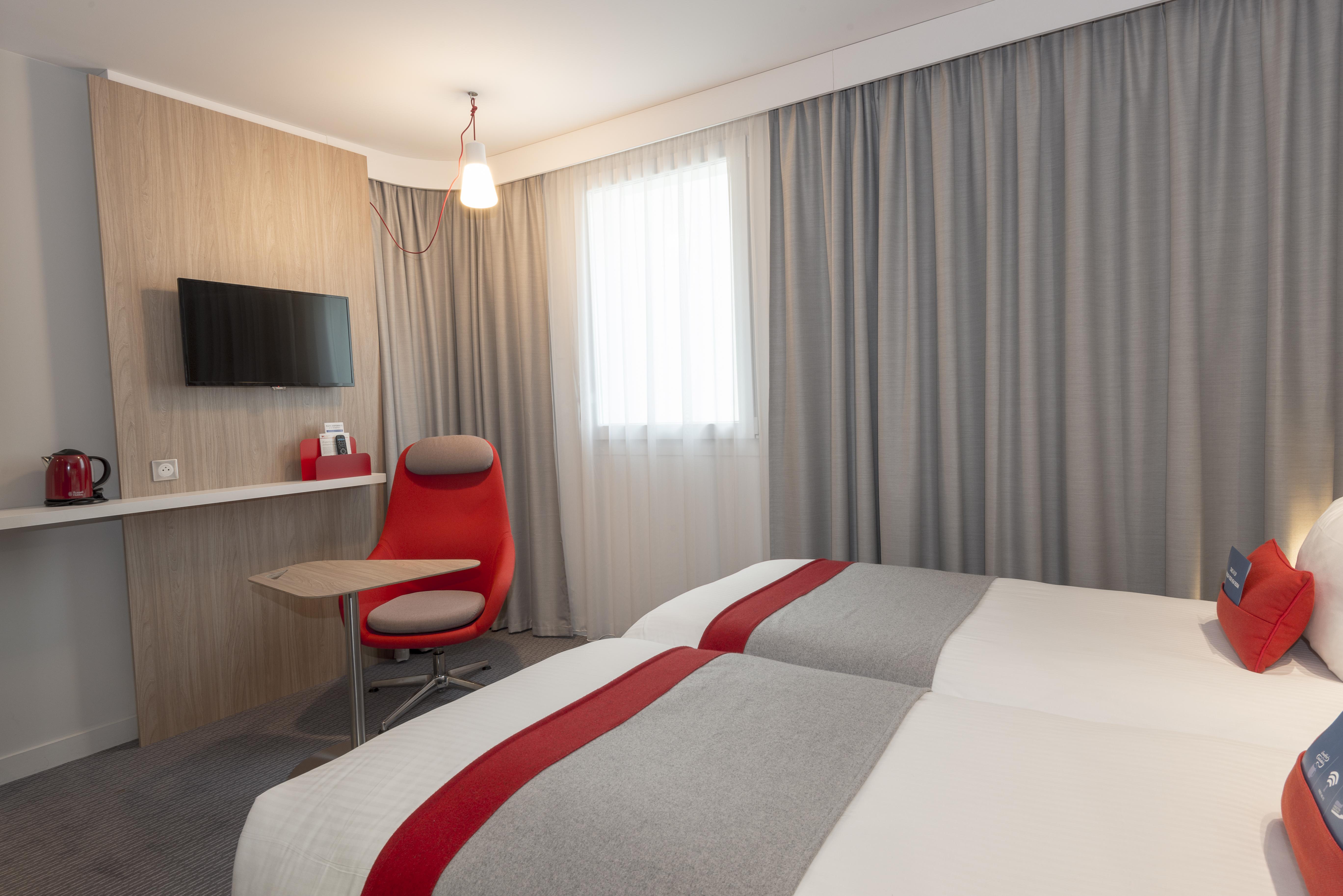 Holiday Inn Express Paris - Velizy By Ihg Bagian luar foto