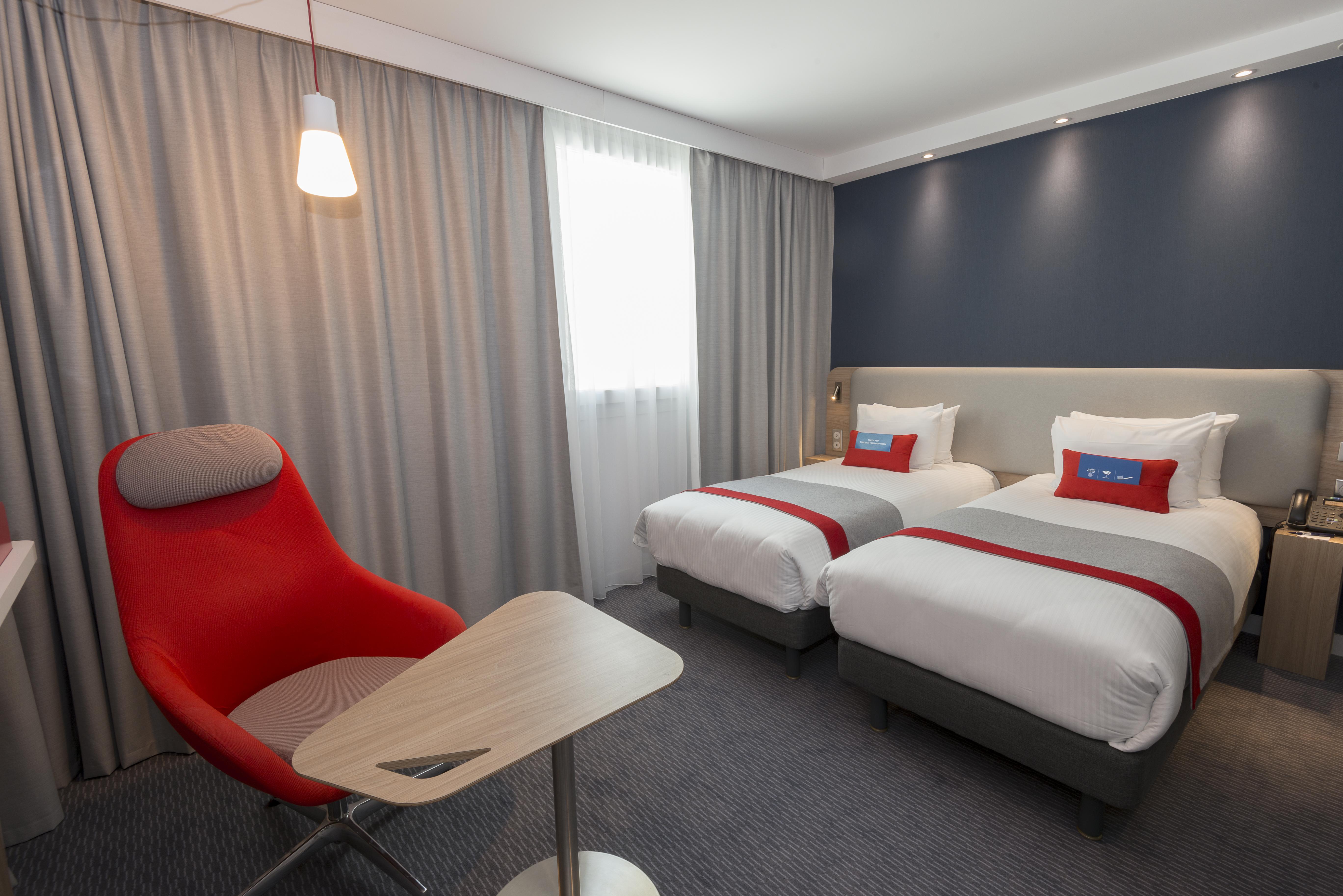 Holiday Inn Express Paris - Velizy By Ihg Bagian luar foto