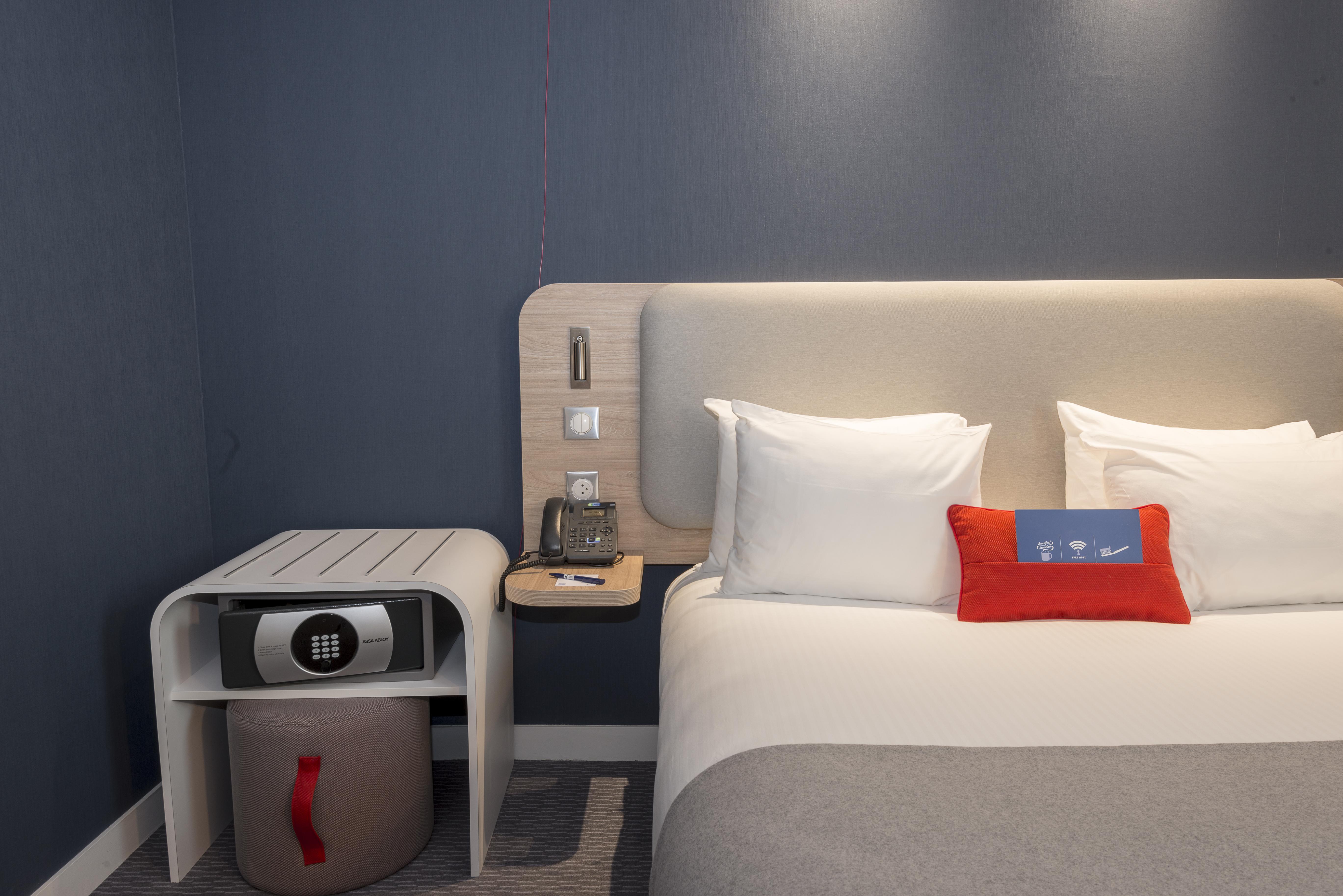 Holiday Inn Express Paris - Velizy By Ihg Bagian luar foto