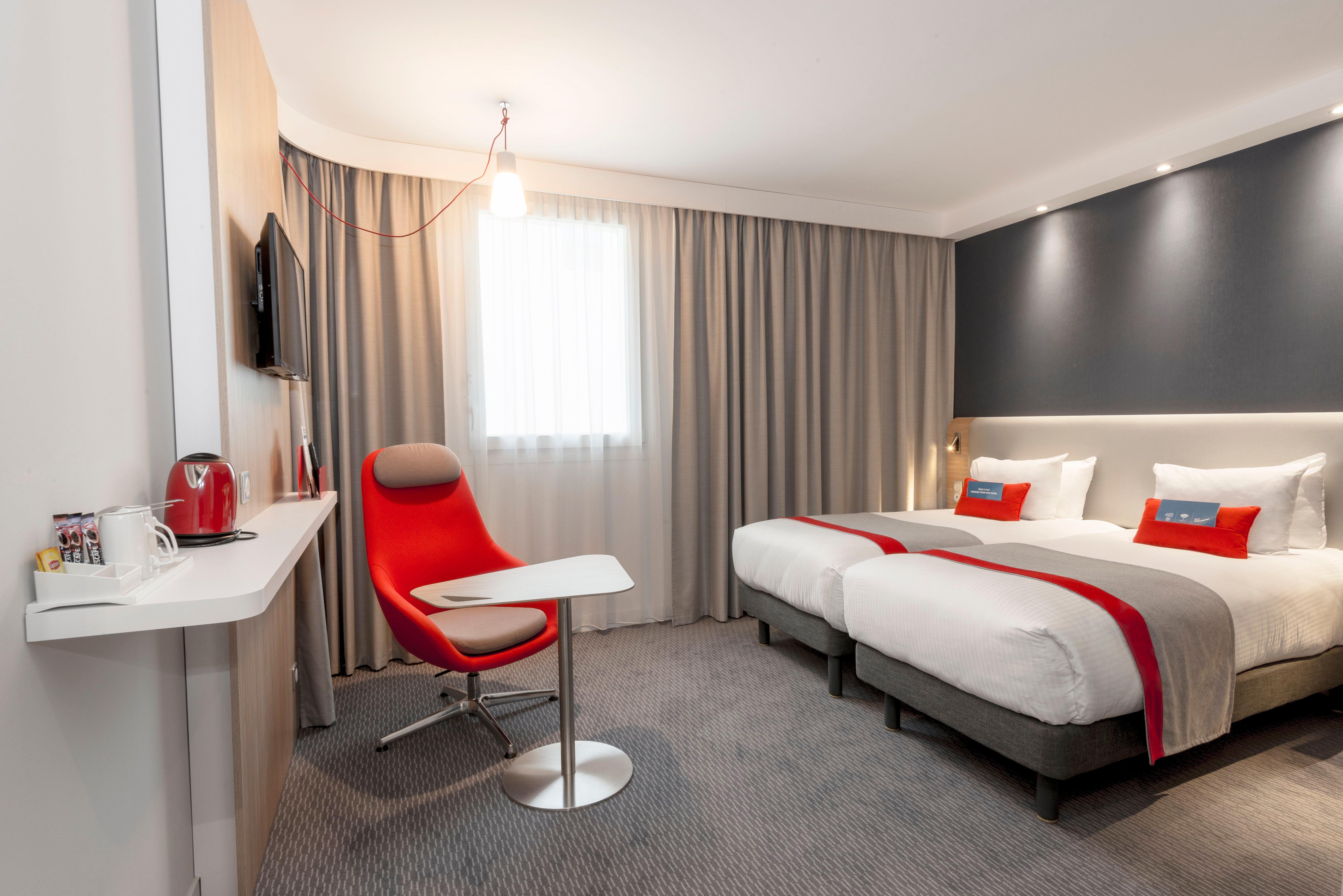 Holiday Inn Express Paris - Velizy By Ihg Bagian luar foto