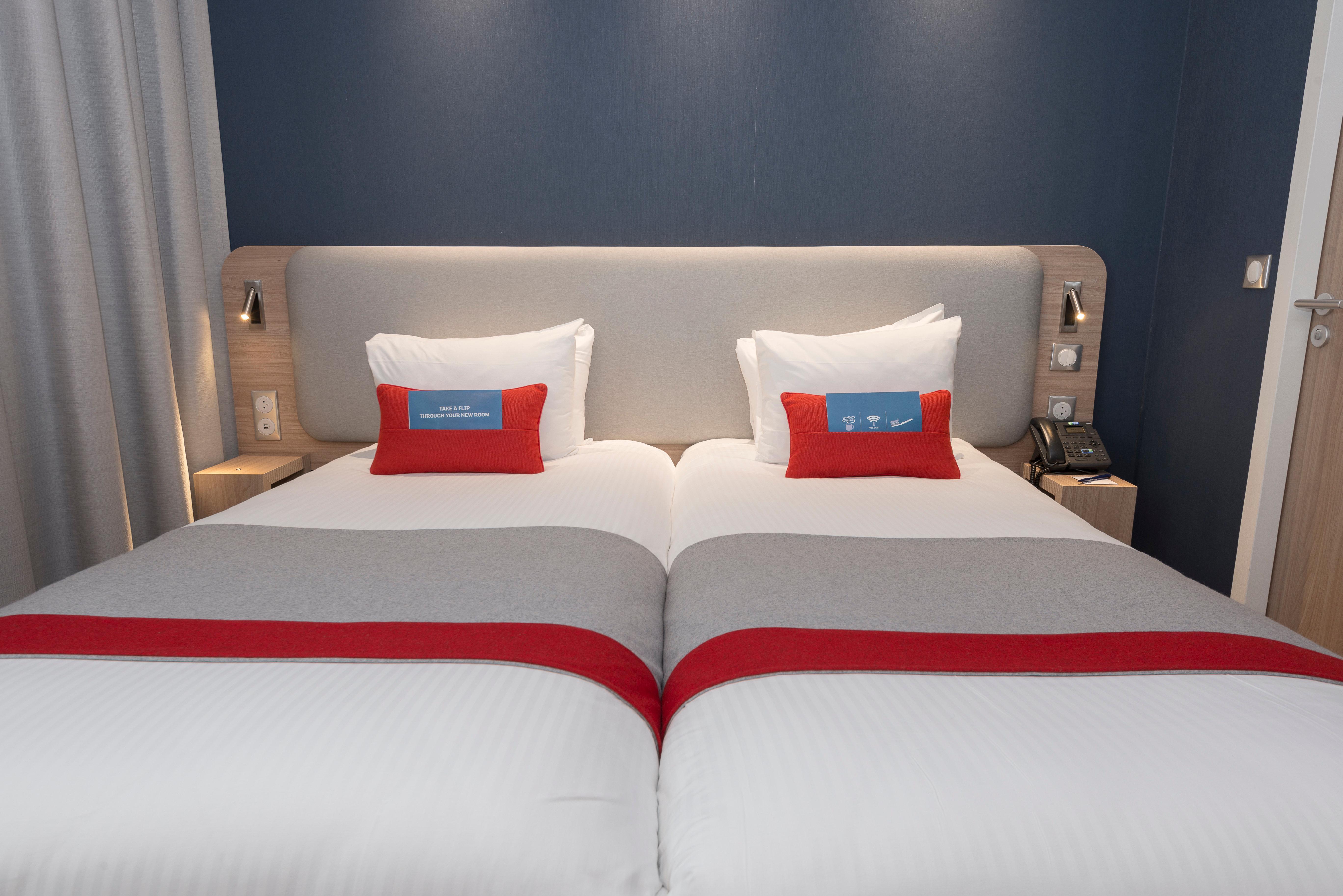 Holiday Inn Express Paris - Velizy By Ihg Bagian luar foto