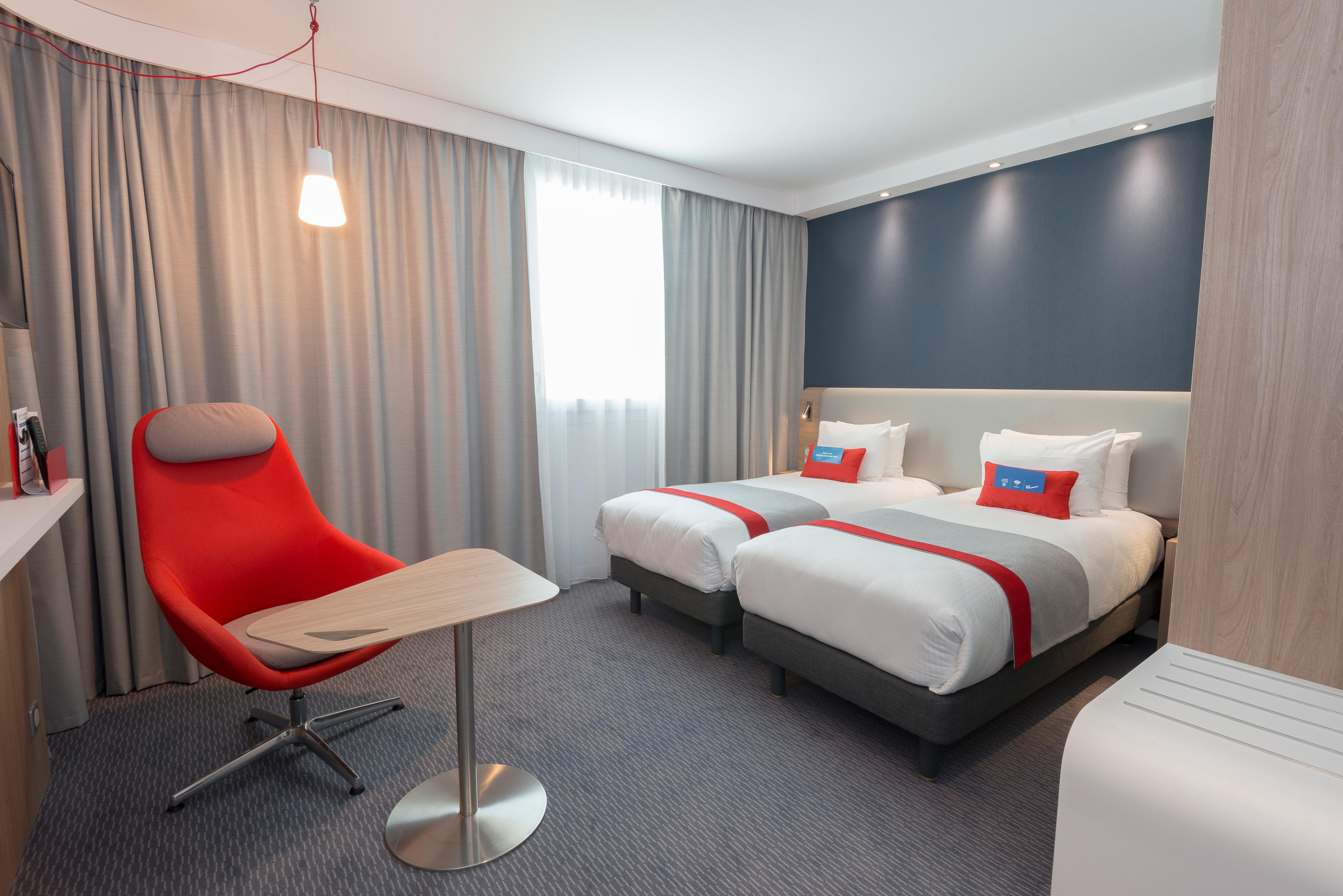 Holiday Inn Express Paris - Velizy By Ihg Bagian luar foto