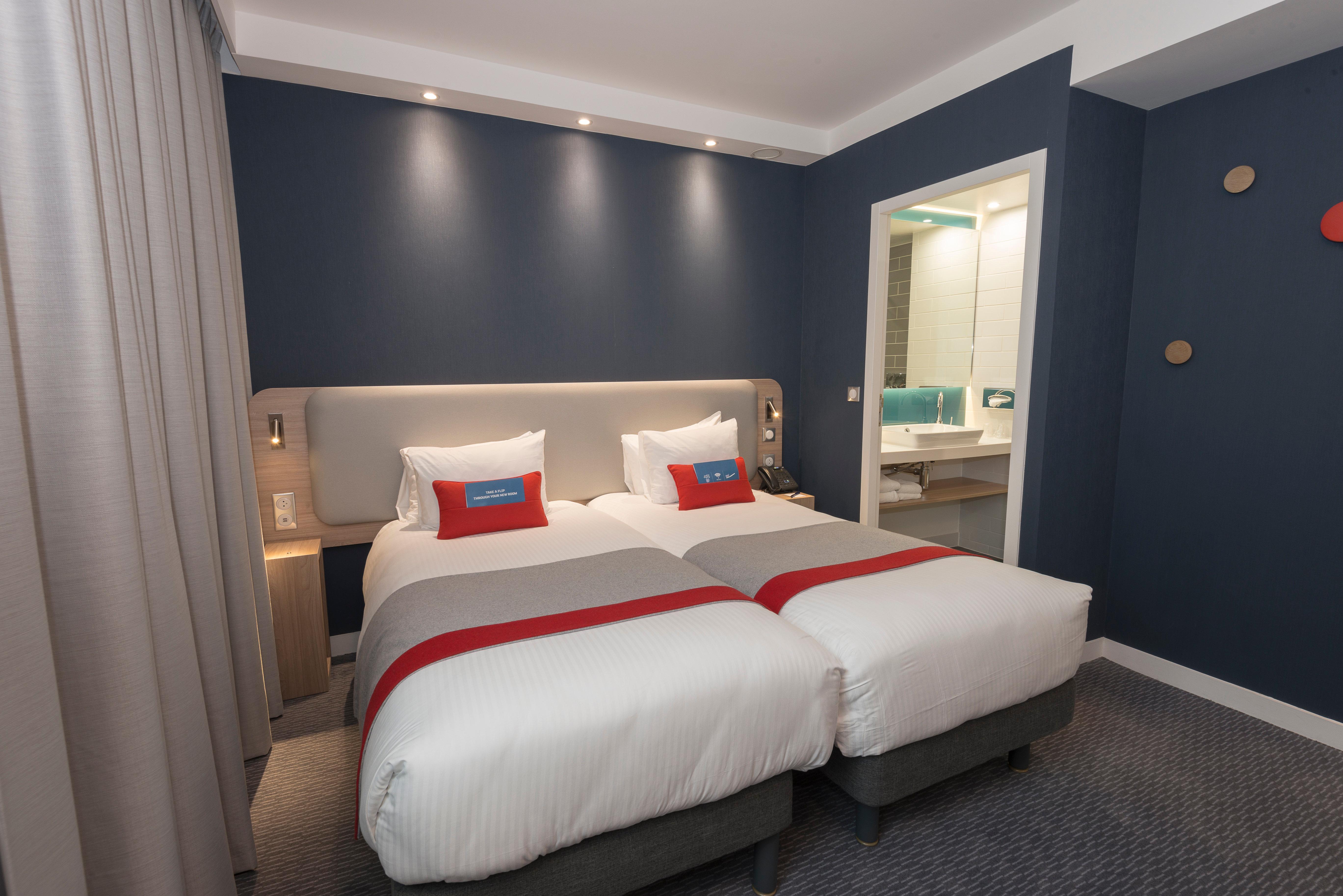 Holiday Inn Express Paris - Velizy By Ihg Bagian luar foto