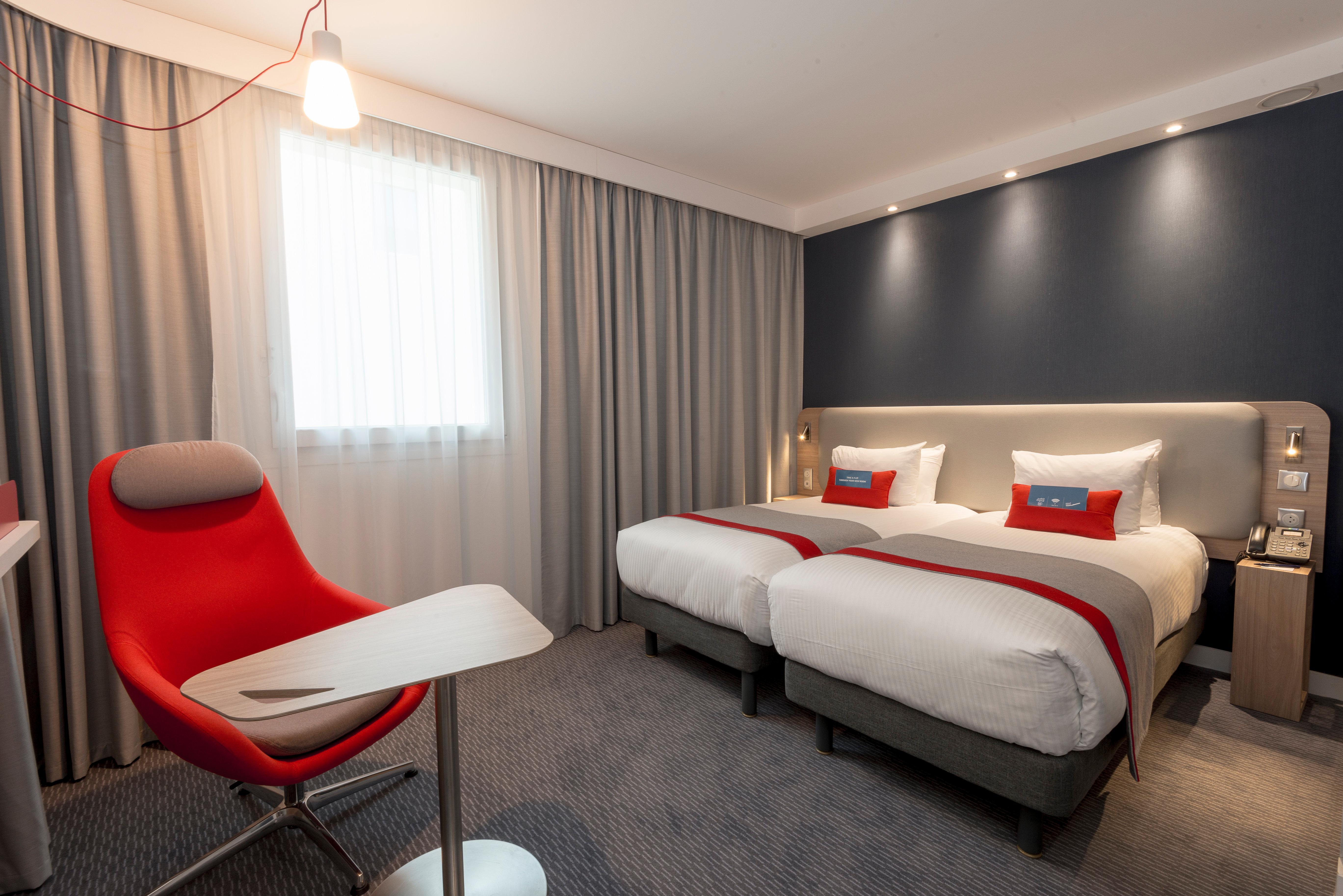 Holiday Inn Express Paris - Velizy By Ihg Bagian luar foto
