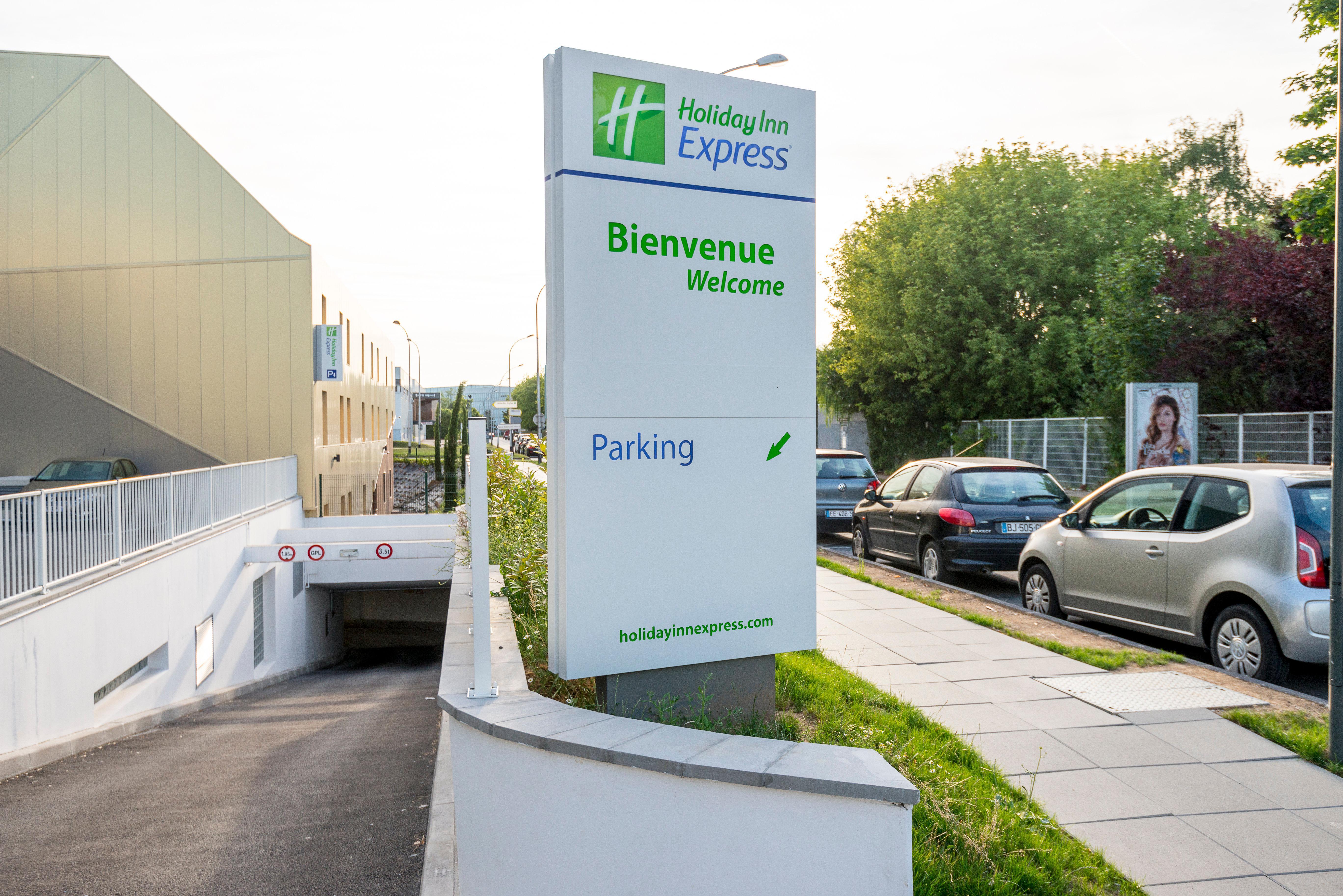 Holiday Inn Express Paris - Velizy By Ihg Bagian luar foto