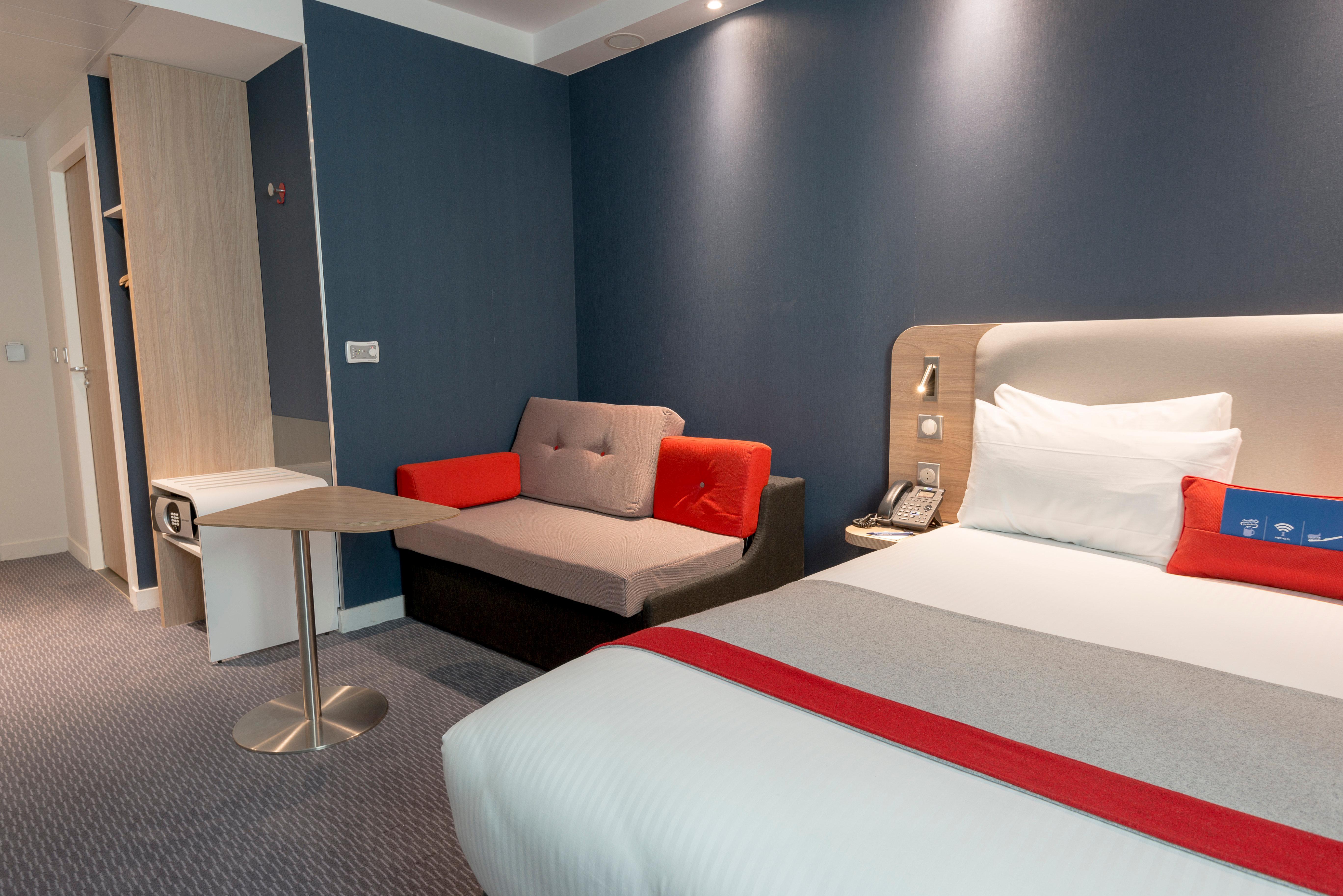 Holiday Inn Express Paris - Velizy By Ihg Bagian luar foto