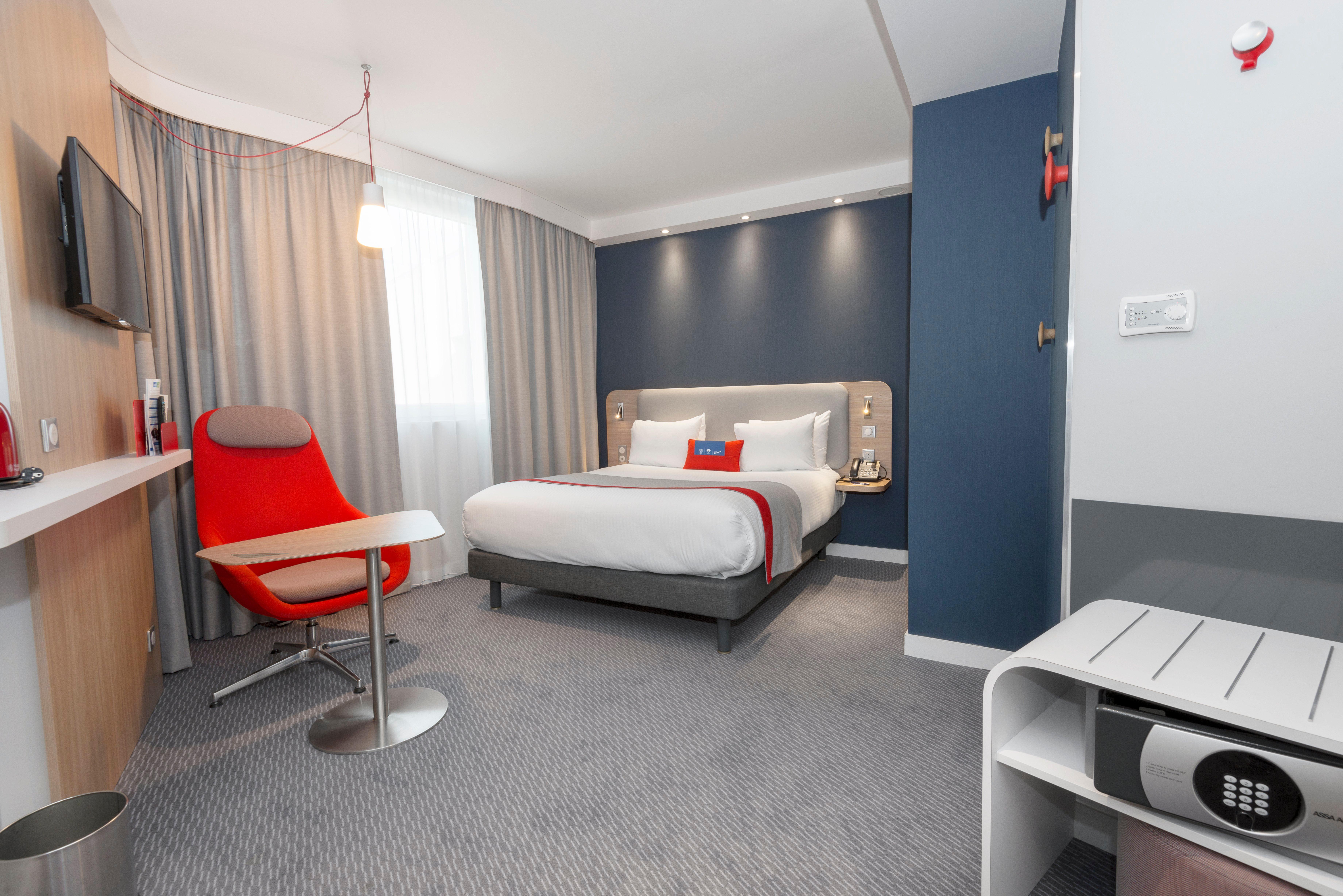 Holiday Inn Express Paris - Velizy By Ihg Bagian luar foto