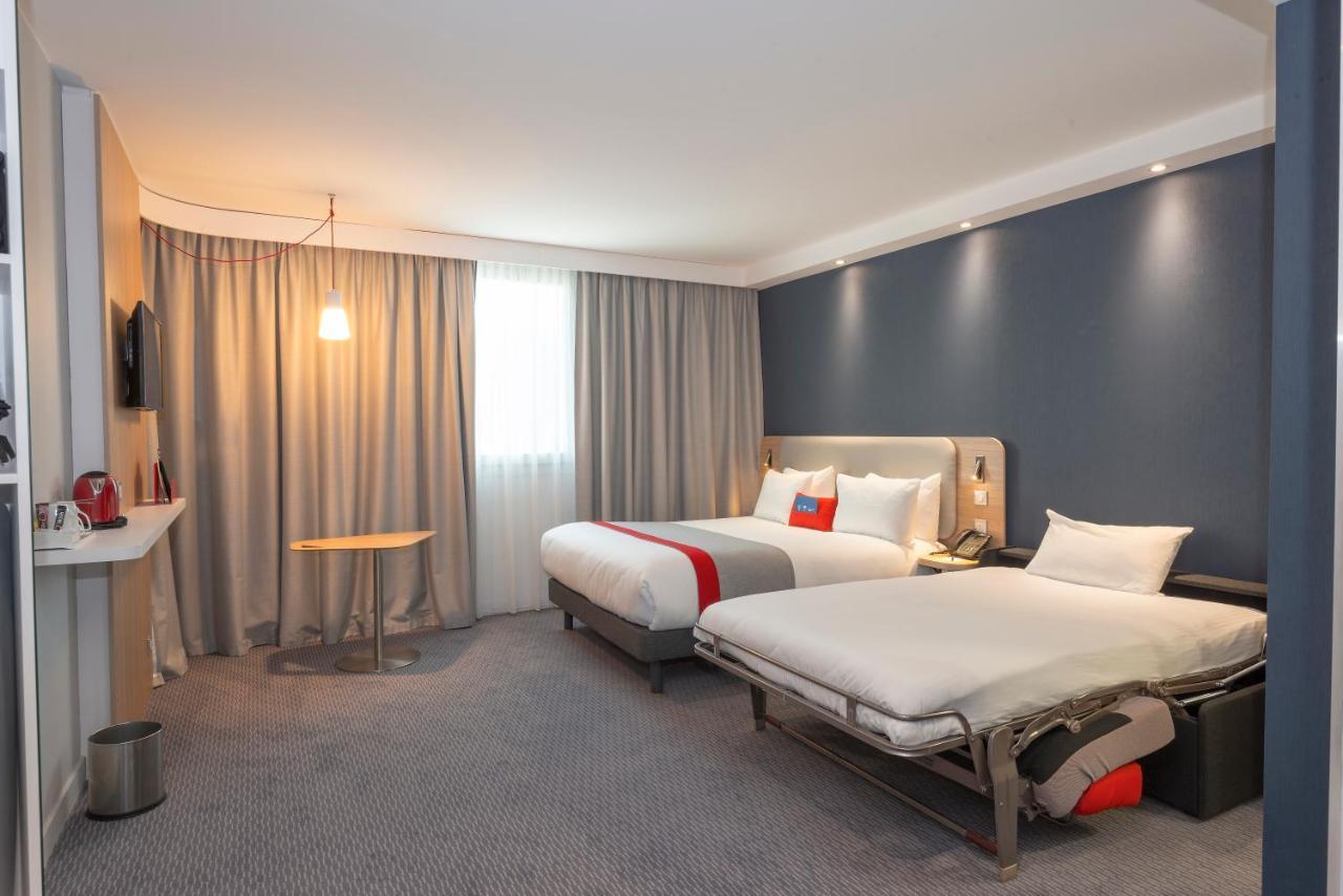 Holiday Inn Express Paris - Velizy By Ihg Bagian luar foto