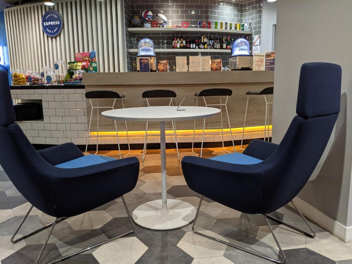 Holiday Inn Express Paris - Velizy By Ihg Bagian luar foto
