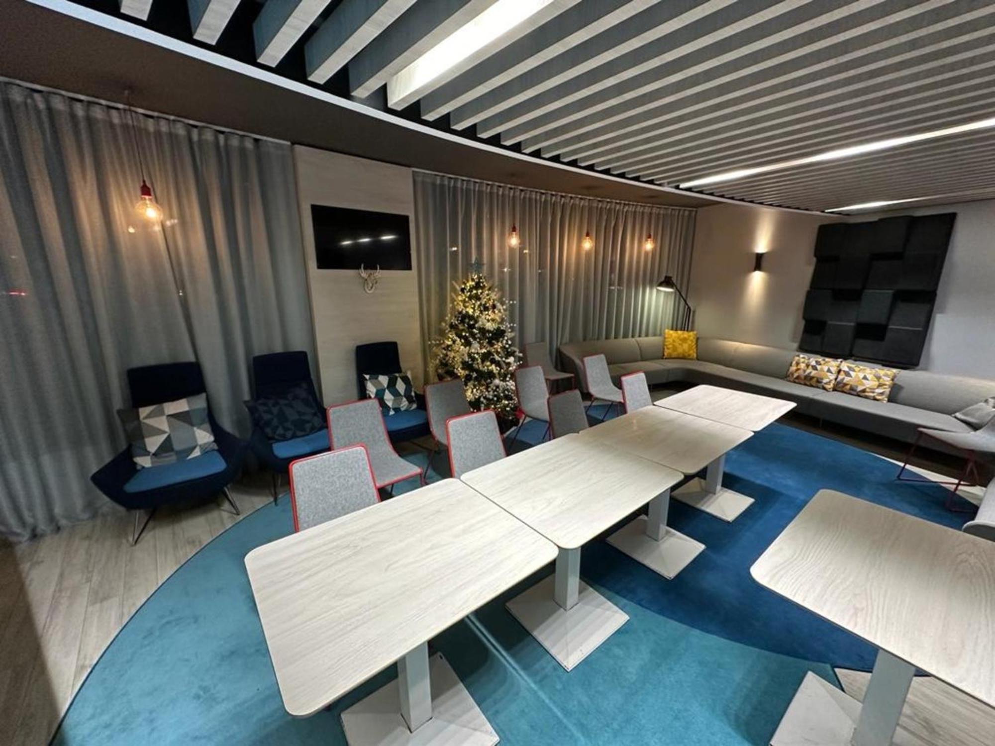 Holiday Inn Express Paris - Velizy By Ihg Bagian luar foto