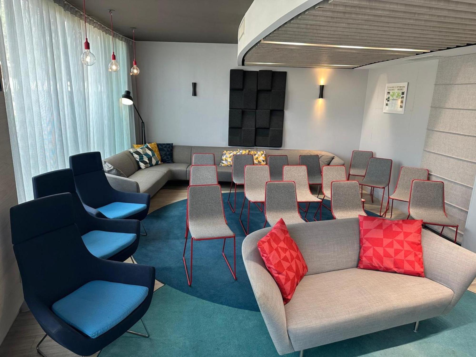 Holiday Inn Express Paris - Velizy By Ihg Bagian luar foto