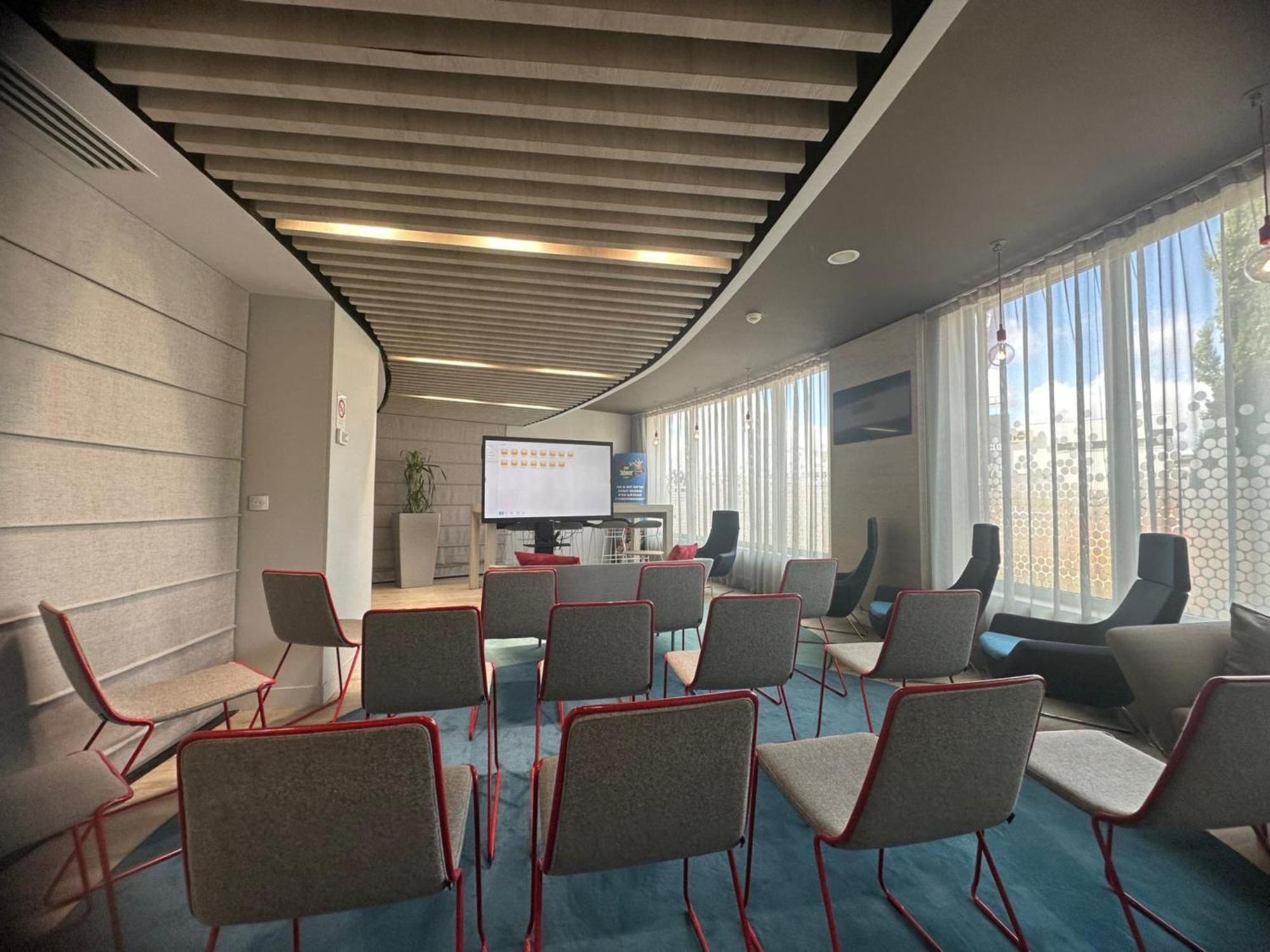 Holiday Inn Express Paris - Velizy By Ihg Bagian luar foto