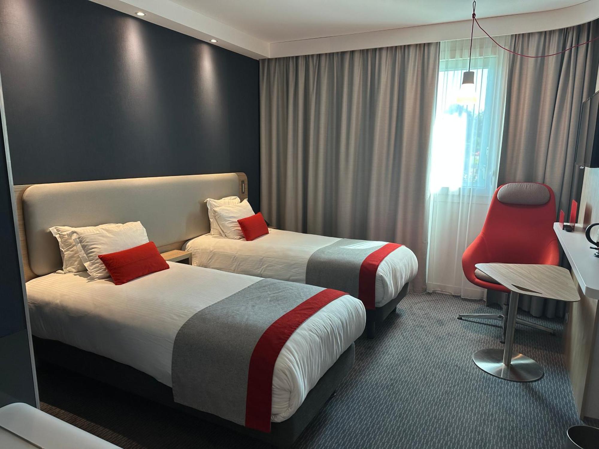 Holiday Inn Express Paris - Velizy By Ihg Bagian luar foto