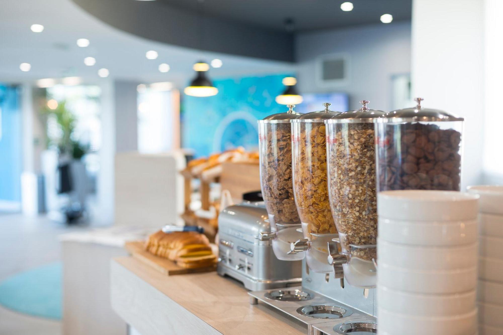 Holiday Inn Express Paris - Velizy By Ihg Bagian luar foto
