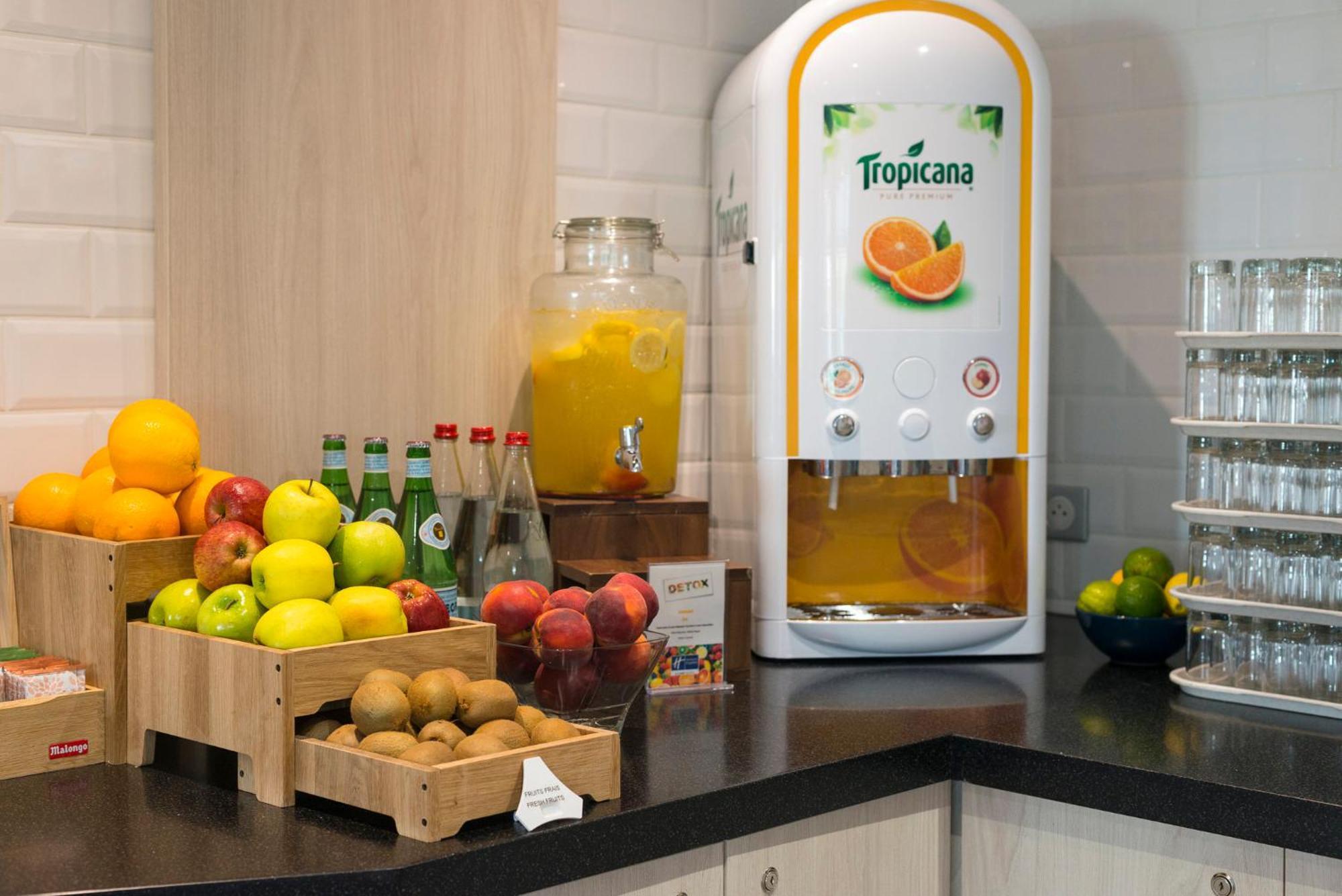 Holiday Inn Express Paris - Velizy By Ihg Bagian luar foto